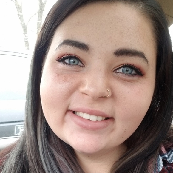 Meet your Posher, Kayla - Picture 6 of 13